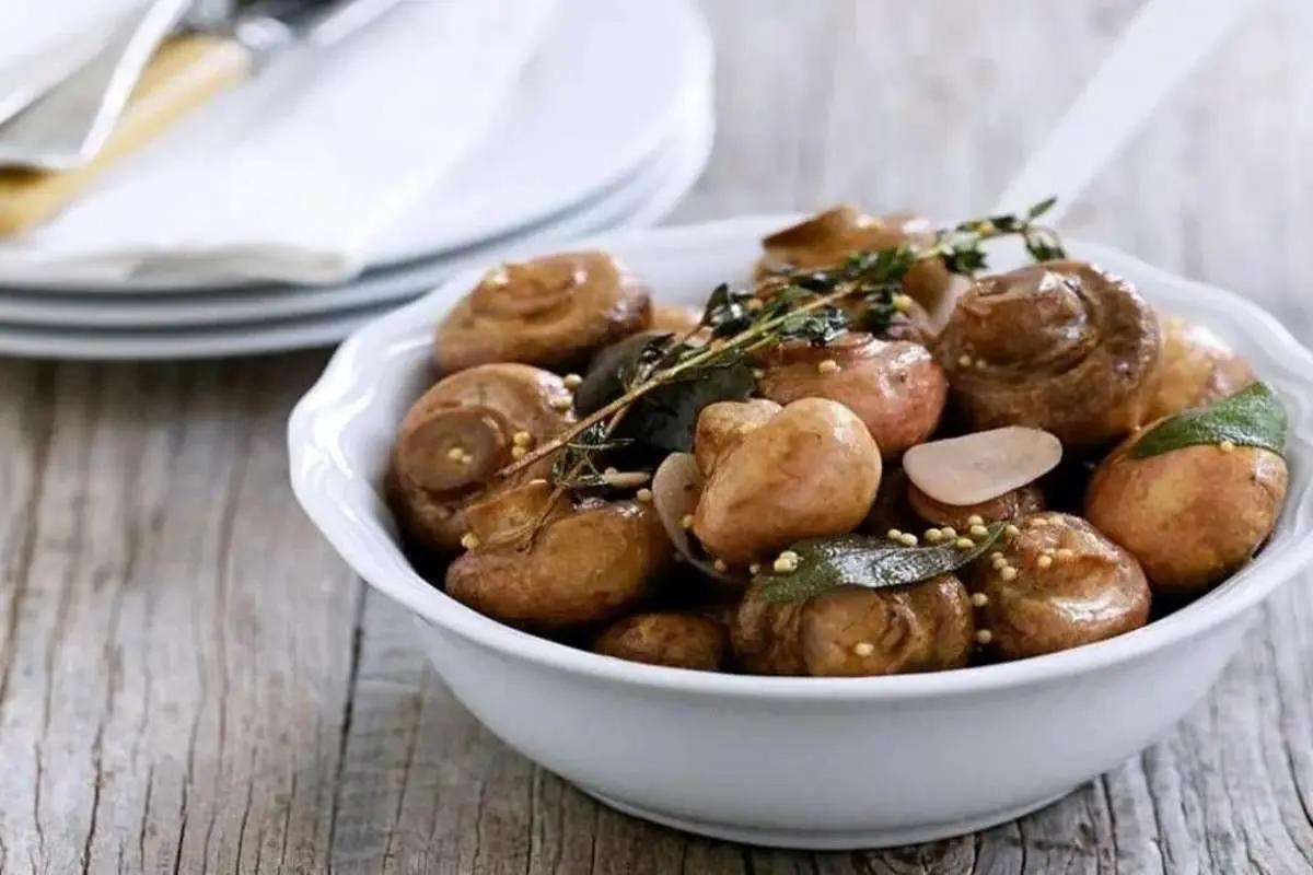 طرز تهیه ترشی قارچ با روغن زیتون