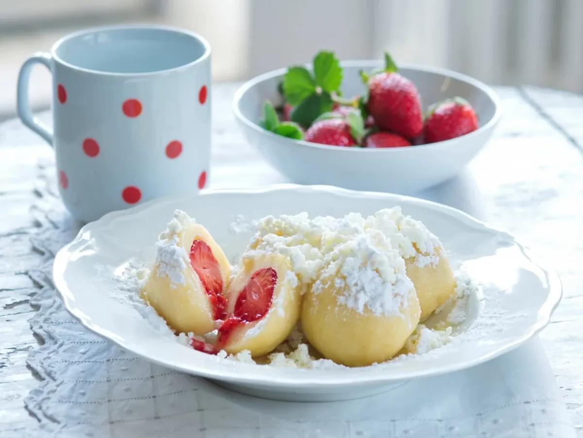 طرز تهیه پیراشکی پنیری میوه ای، دسر خوشمزه و ساده