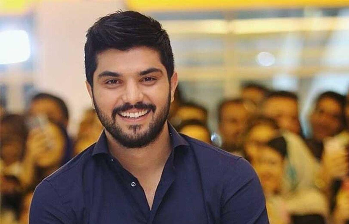 تولد خاص آقای بازیگر با کیک سینمایی و ماشین شاسی‌بلند لوکس!