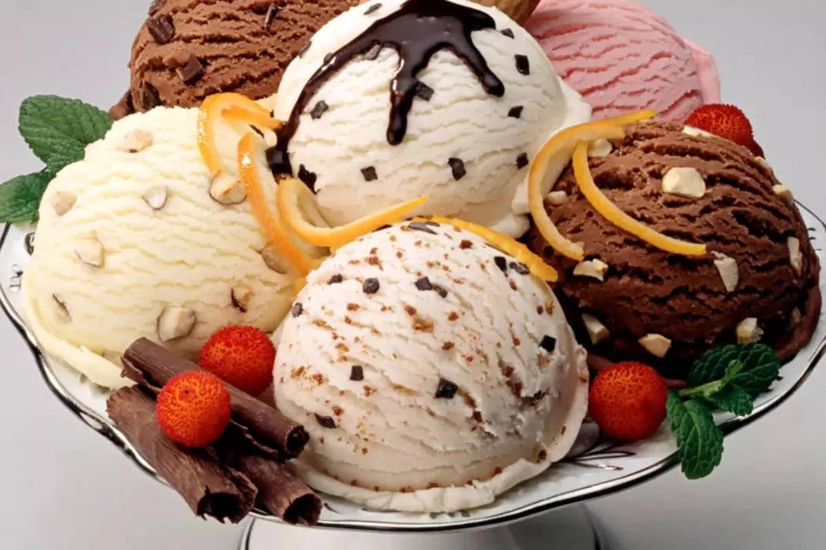 بستنی رژیمی با موز؛ ۵ ترکیب خنک بدون شکر و ثعلب