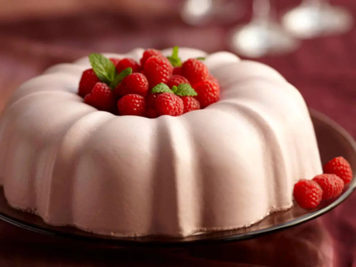 طرز تهیه ژله توت فرنگی با تیکه های میوه و پودر کاسترد | نکات ریز تهیه ژله میوه ای که جایی نمیگن