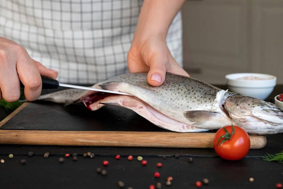 چگونه بوی بد زهم ماهی را از آشپزخانه و دستان‌تان محو کنید؟