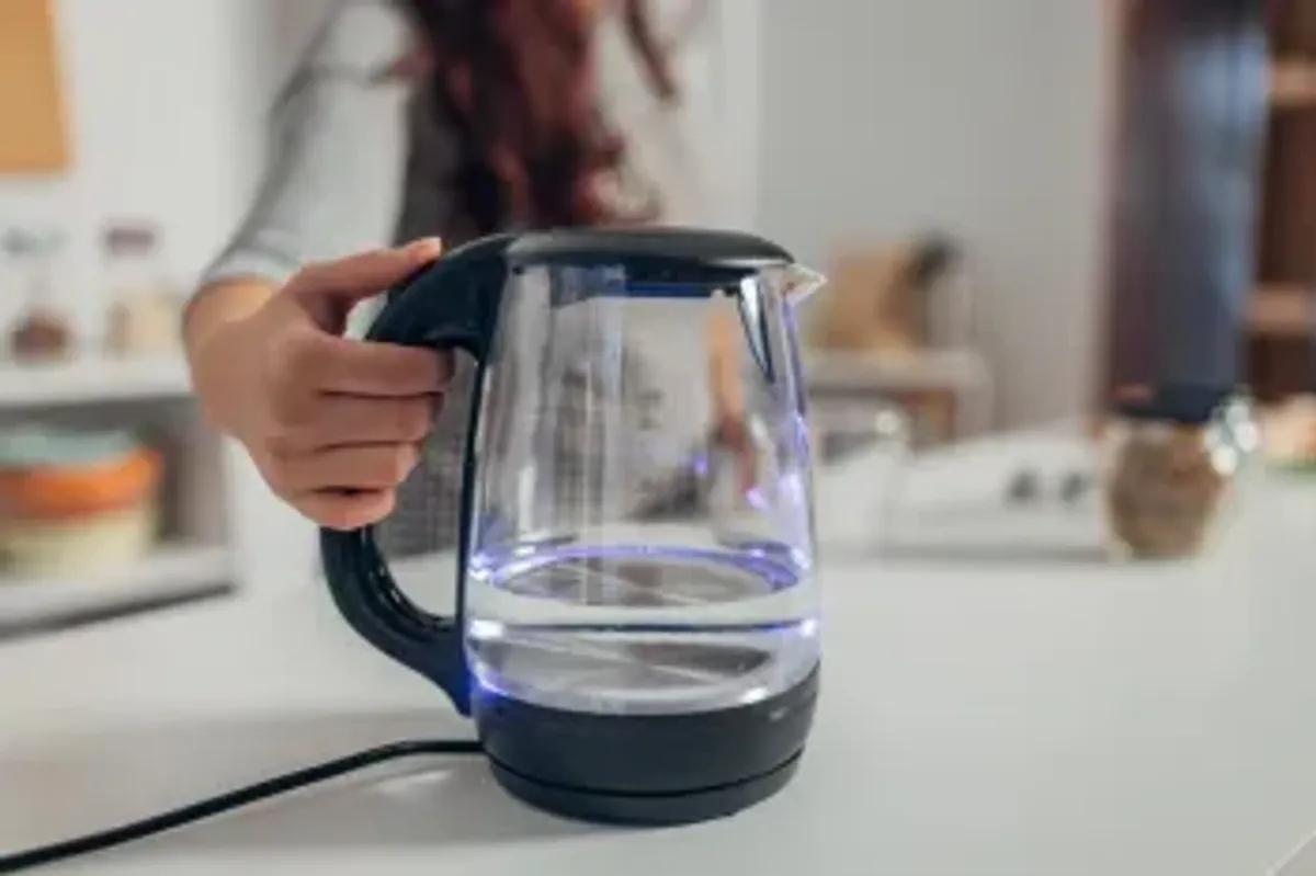 راهنمای کامل شستشوی قسمت بیرونی چای ساز برقی