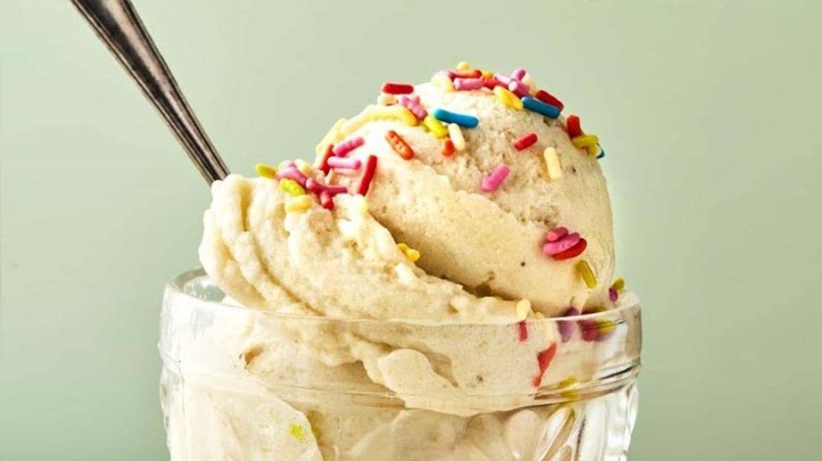 طرز تهیه بستنی موزی سالم با بستنی‌ساز خانگی