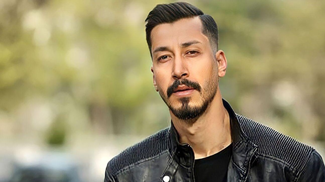 میدونستی بهرام افشاری خواننده و نوازنده هم هست؟! | اجرای آهنگ پنجره سیاوش قمیشی توسط بهرام افشاری