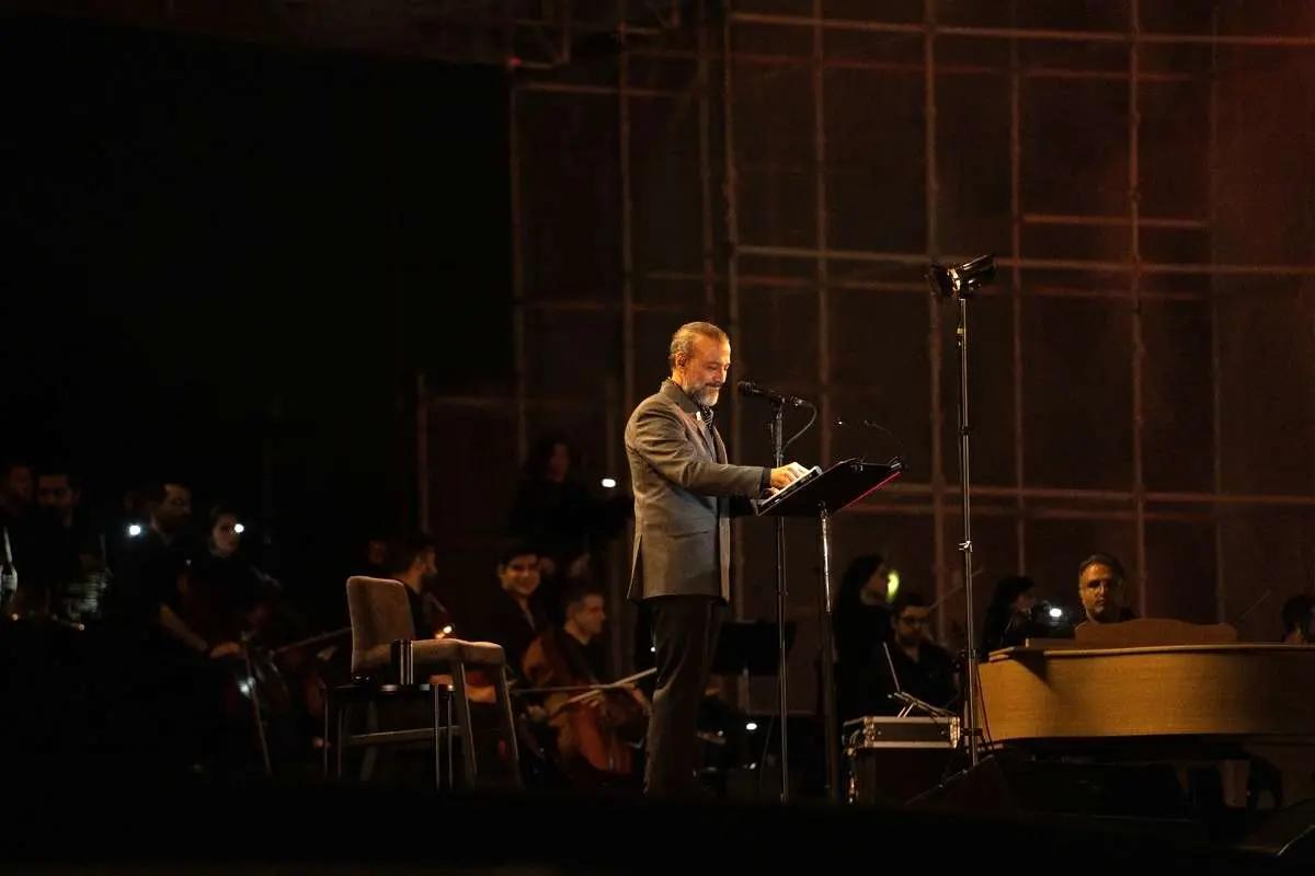 همخوانی ۷ هزار نفری با علیرضا قربانی در ورزشگاه آزادی