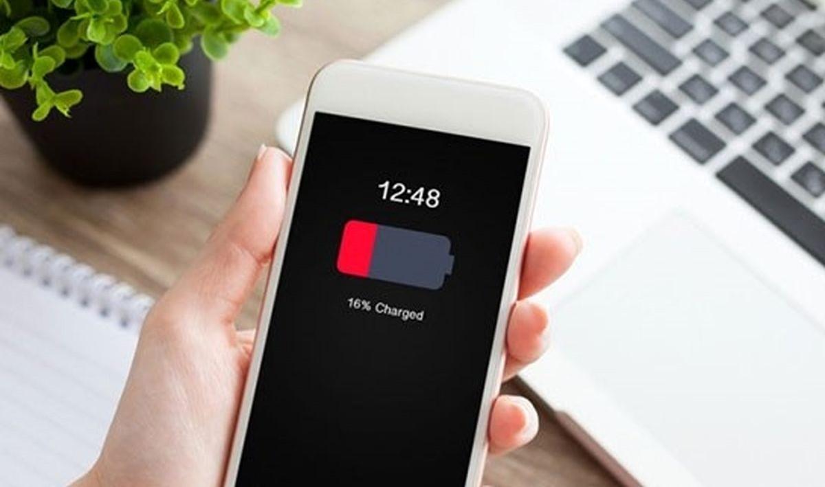 چگونه عمر باتری گوشی را افزایش دهیم؟ | 13 ترفند افزایش عمر باتری