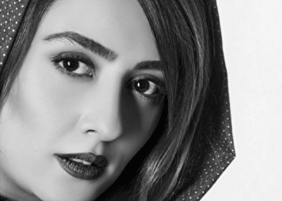 پرتره سیاه‌وسفید الهام طهموری: جذابیتی در نگاه و موهای سفید!