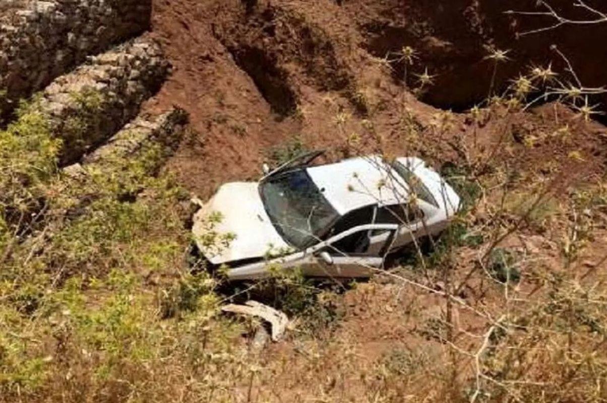 سقوط خودروی برلیانس به داخل رودخانه در جاده امامزاده داوود