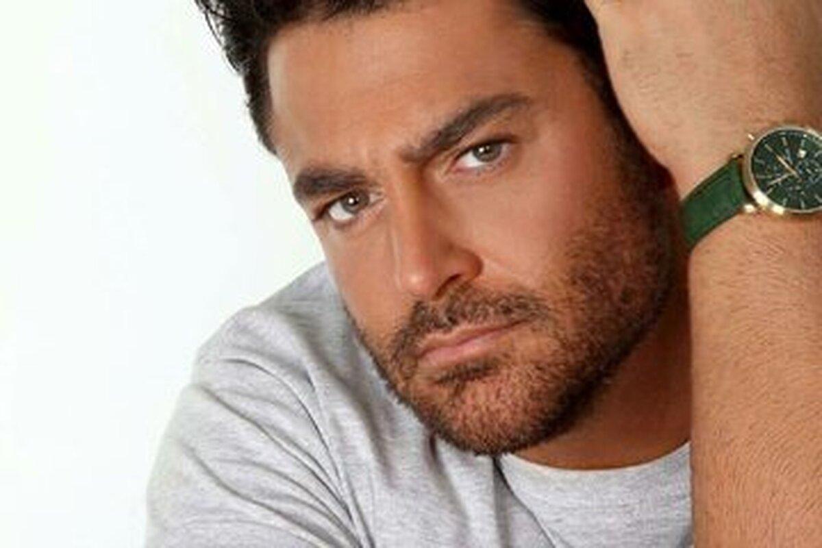 جنجال بر سر کیف لاکچری گلزار؛ آقای سوپراستار، مردم نگاه می‌کنند!