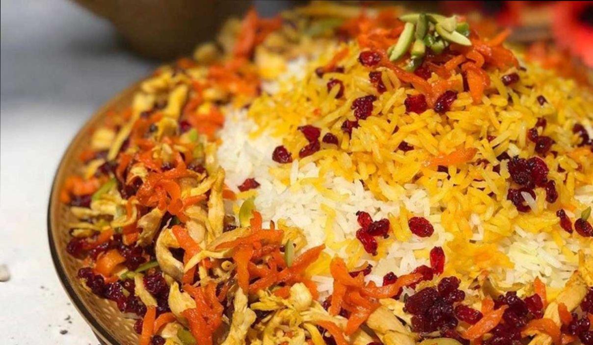 طرز تهیه هویج‌ پلو با مرغ ریش‌ریش برای سحری