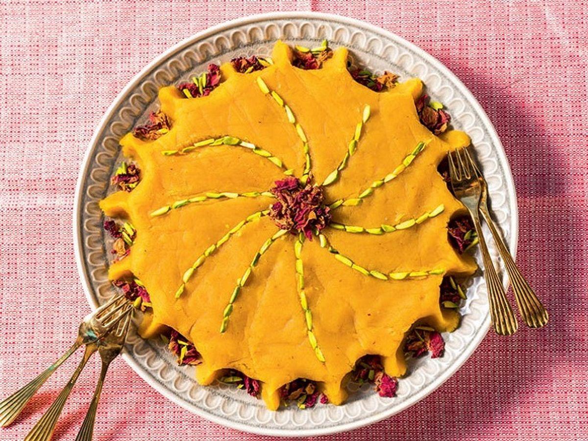 طرز تهیه دسر پلادانه حلوا به سبک گیلانی ها| راز خوشمزه شدن این حلوای گیلانی