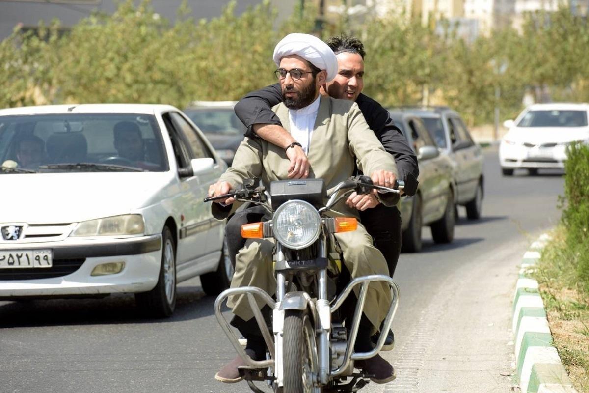 بازیگران سرشناس در «سلام علیکم حاج آقا» |  فیلمی که بالاخره رنگ پرده را دید