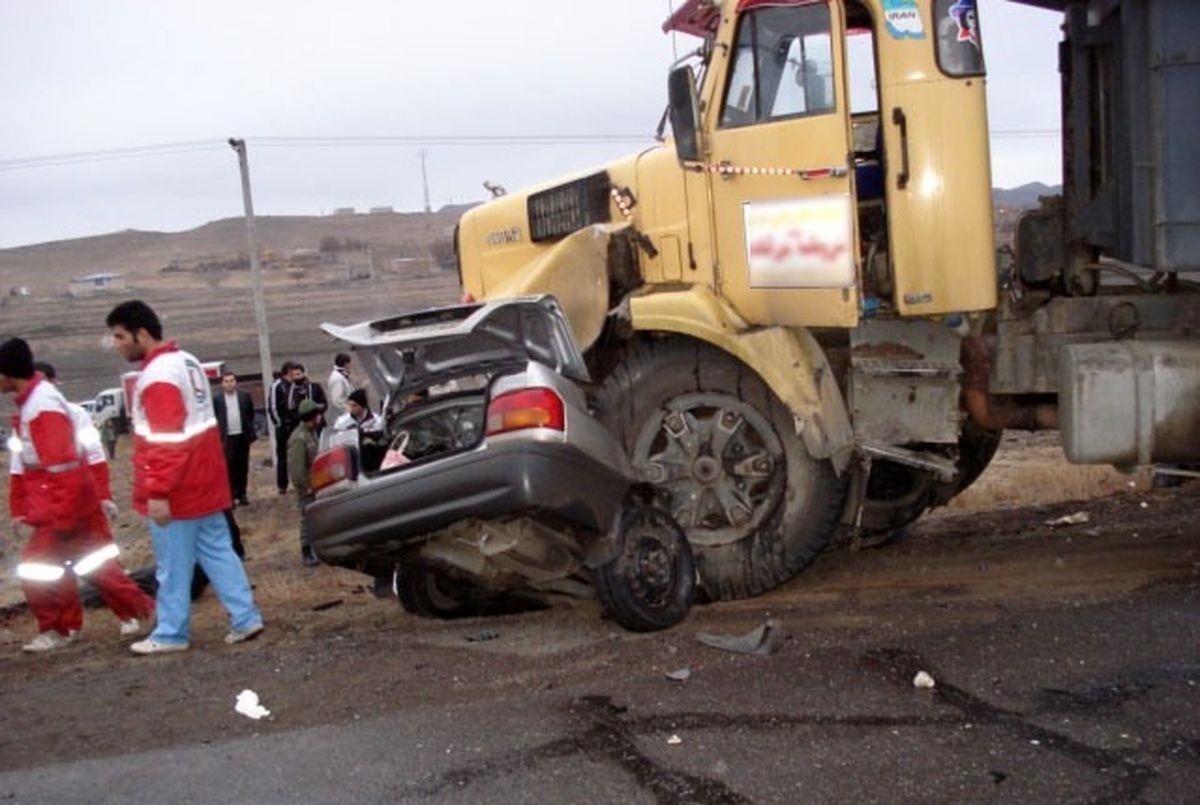 تصادف شدید کامیون با تاکسی پراید در کرج | سه دانش آموز جان باختند +ویدئو