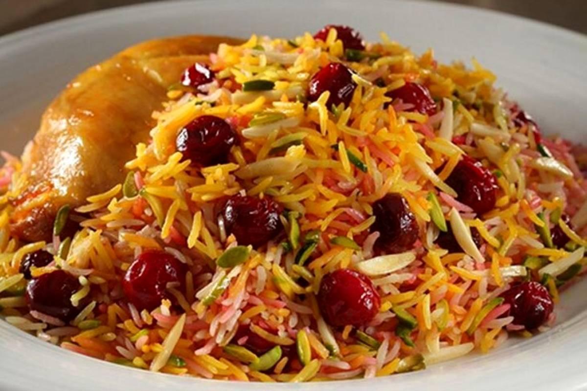 طرز تهیه آلبالو پلوی مجلسی با مرغ؛ یک غذای خوشمزه و خوش عطر تابستانی