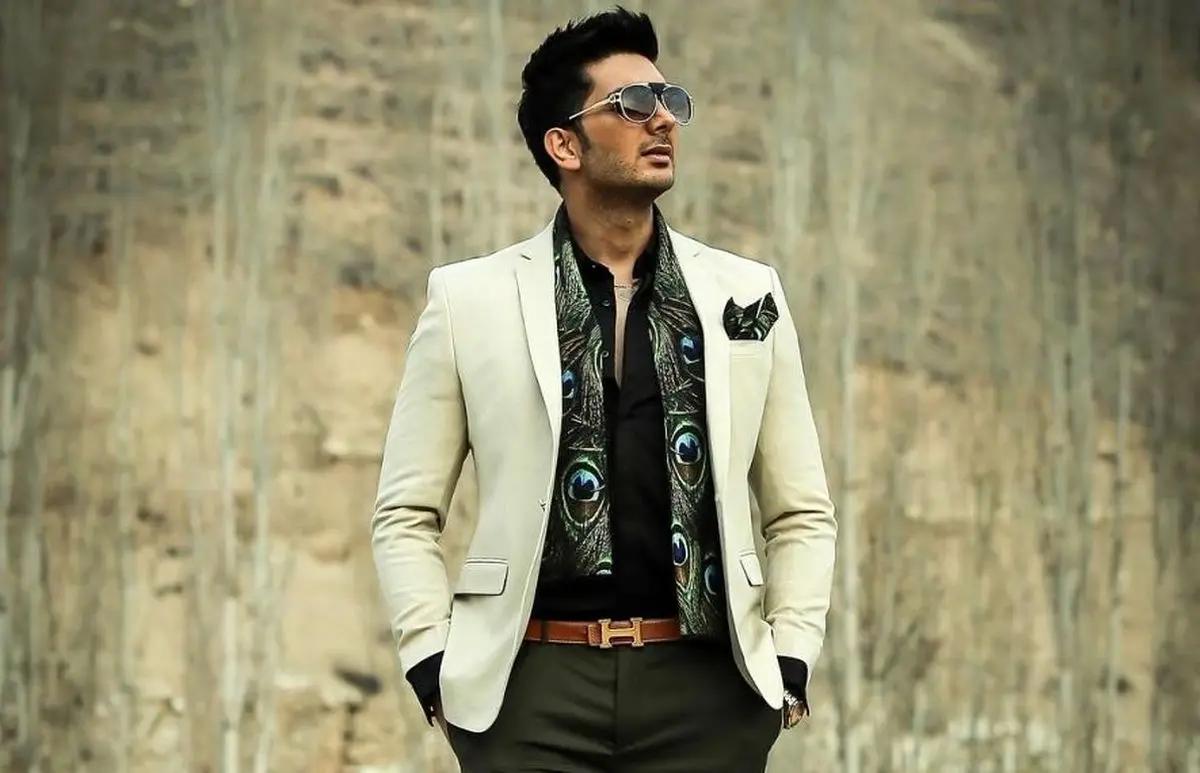 استایل خفن و خوش‌تیپ فرزاد فرزین در سفر آمریکایی!