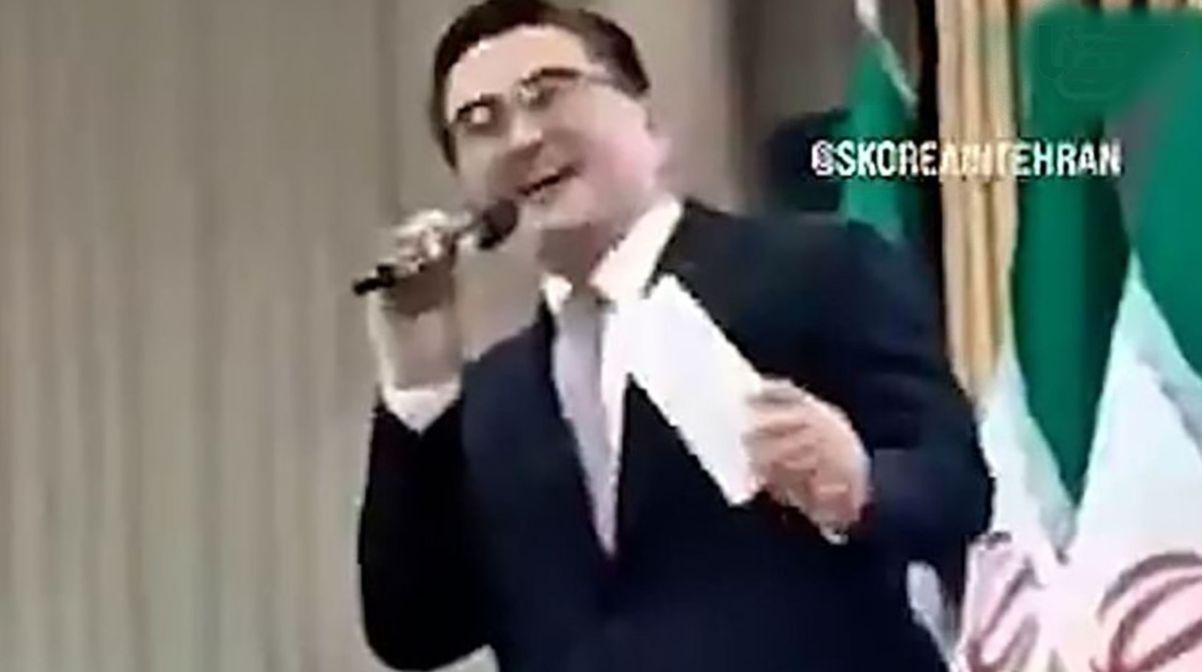 اجرای ترانه پرسون پرسون دلکش توسط سفیر کره جنوبی در حضور عراقچی+ فیلم