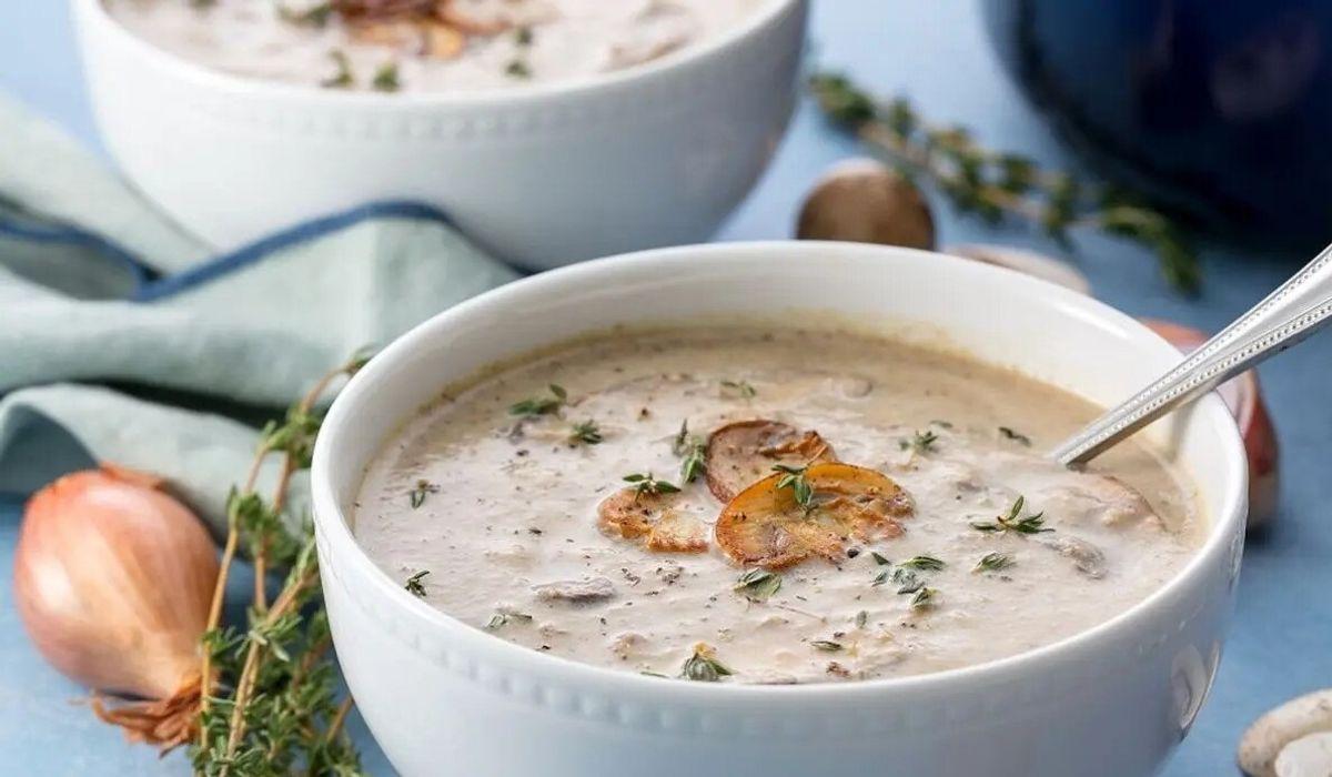 طرز تهیه سوپ قارچ خامه‌ای با ادویه مخصوص و عطر بی‌نظیر