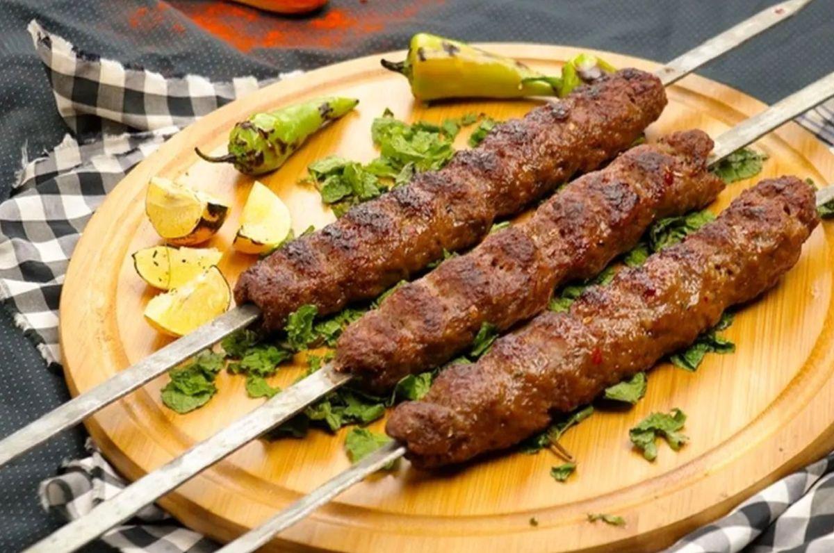 اگه میخوای طعم غذات مهمونت رو دیوونه کنه آدانا کباب درست کن | طرز تهیه آدانا کباب خونگی