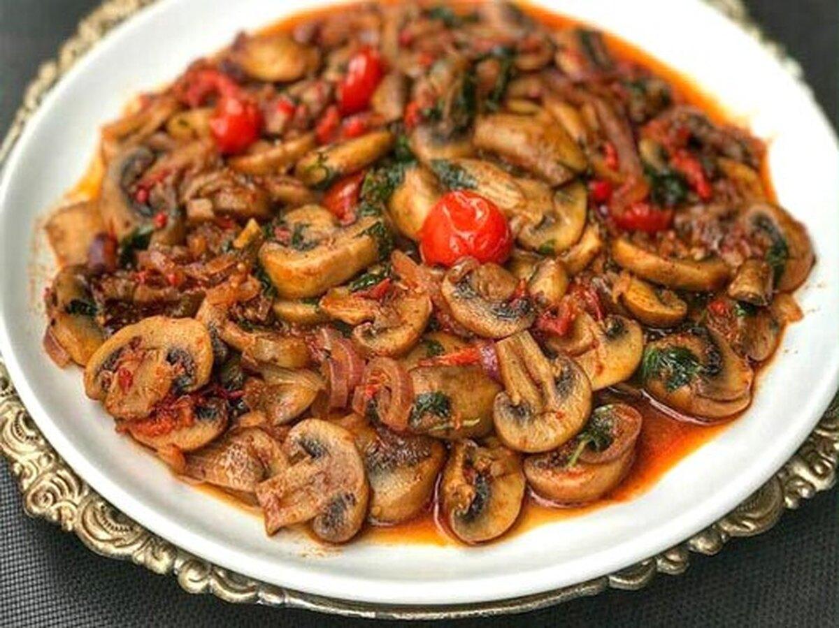 طرز تهیه خوراک قارچ با طعمی دلپذیر و کم‌هزینه