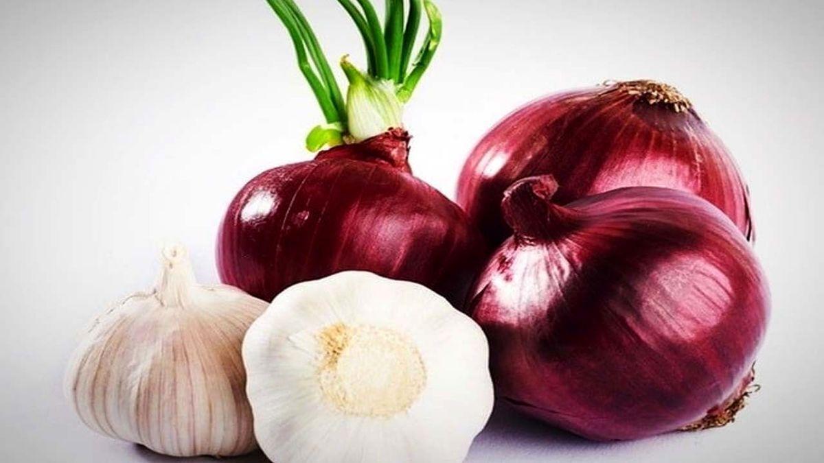 ترفندهای طلایی برای نگهداری پیاز و سیر / با این روش‌ها دیگر جوانه نمی‌زنند!