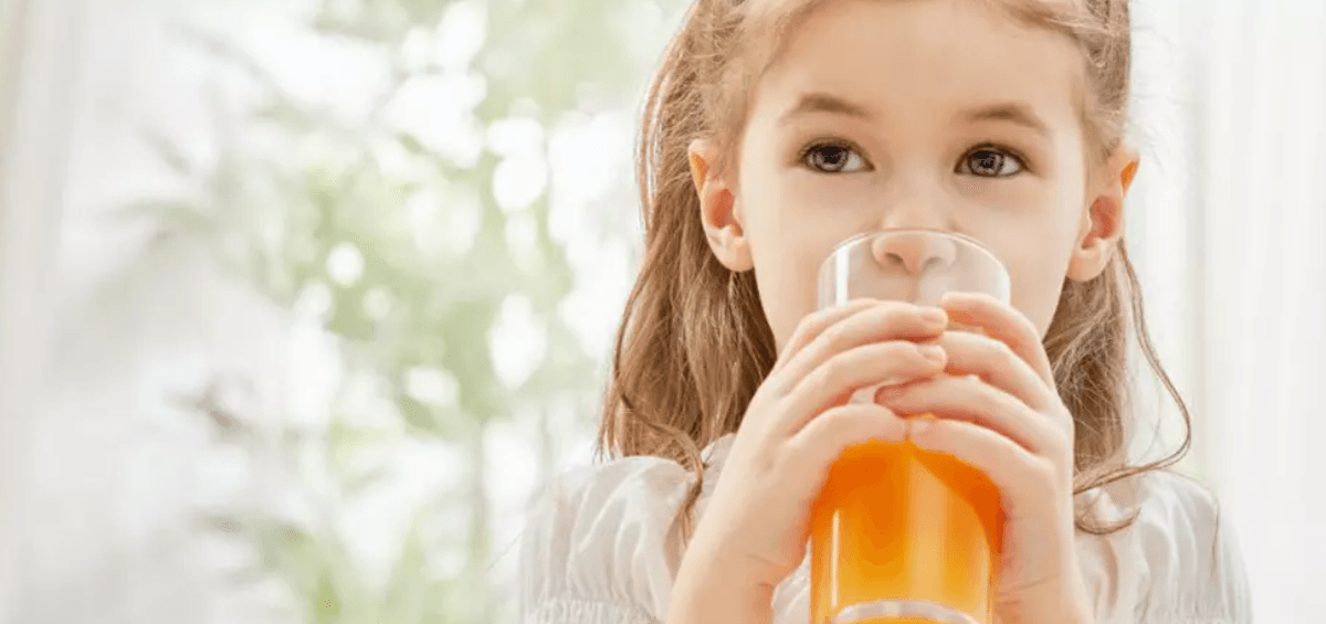 آبمیوه ممنوعه برای کوچولوها! | پزشکان درباره این نکته هشدار دادند