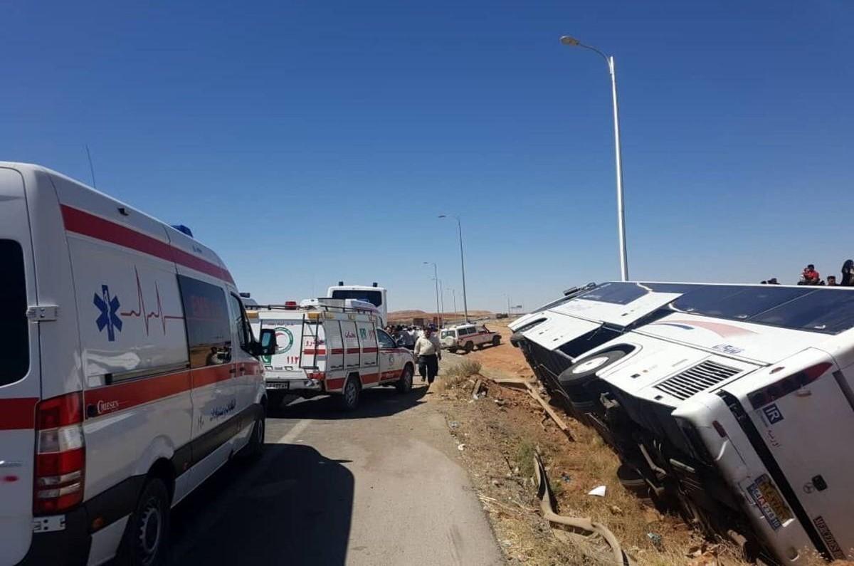 واژگونی یک دستگاه اتوبوس در جاده قزوین-‌همدان| 15 نفر از مسافران مصدوم شدند