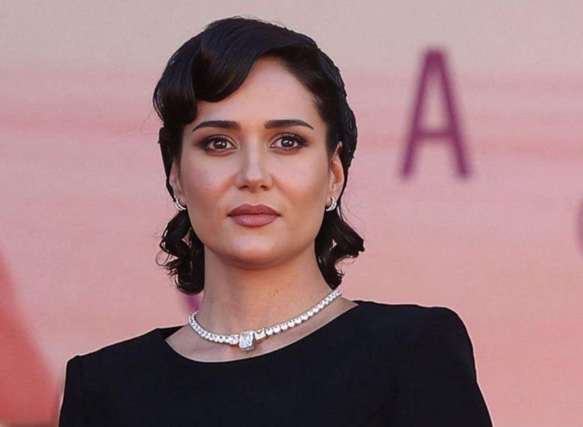 طریقه بستن اسکارف به سبک پریناز ایزدیار در جشنواره کن | روسری رو متفاوت بپوشطریقه بستن اسکارف به سبک پریناز ایزدیار در جشنواره کن | روسری رو متفاوت بپوش