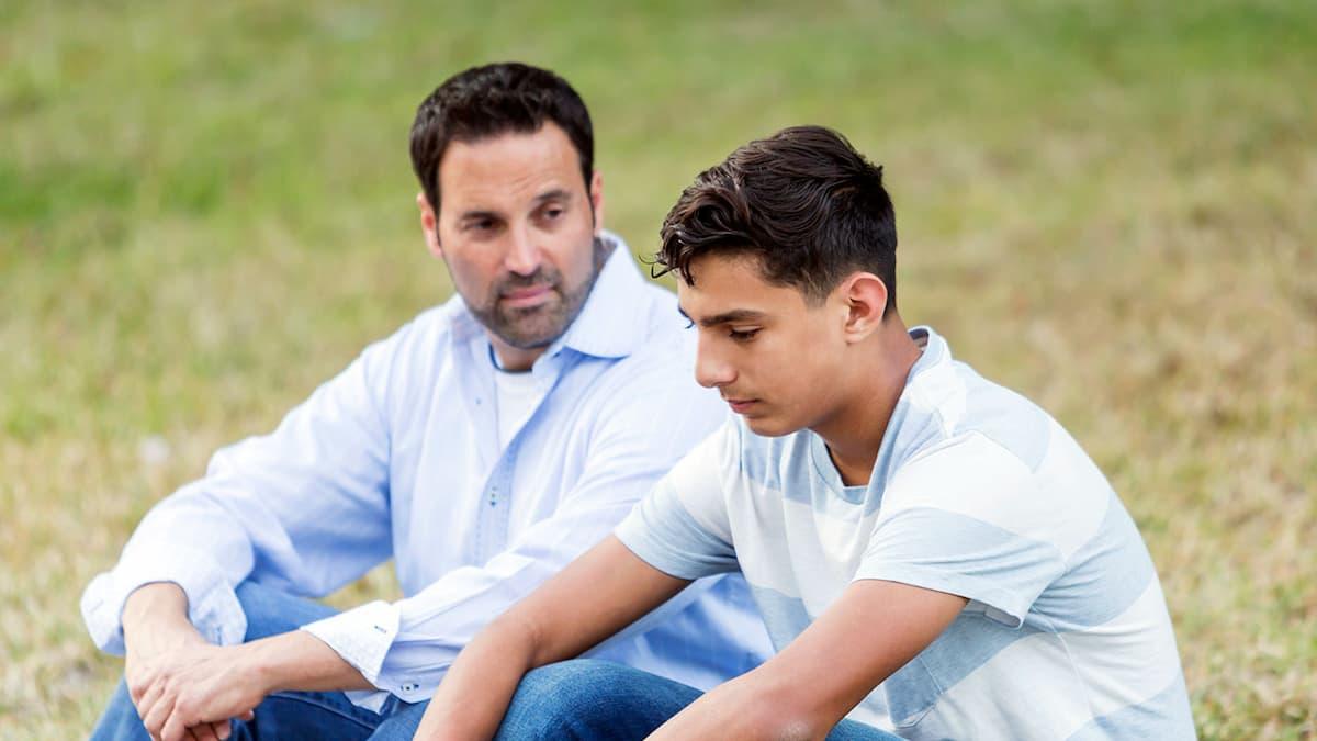 حقایقی درباره مشکلات رفتاری نوجوانان | والدین چگونه با فرزند نوجوان خود برخورد کنند؟