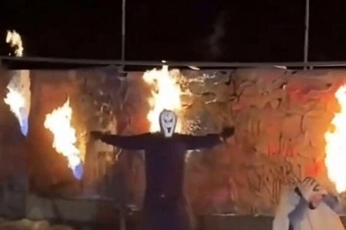 با نمایش آتش جهنم و صدای مهیب انفجار، می خواهید مردم به قیامت ایمان بیاورند؟