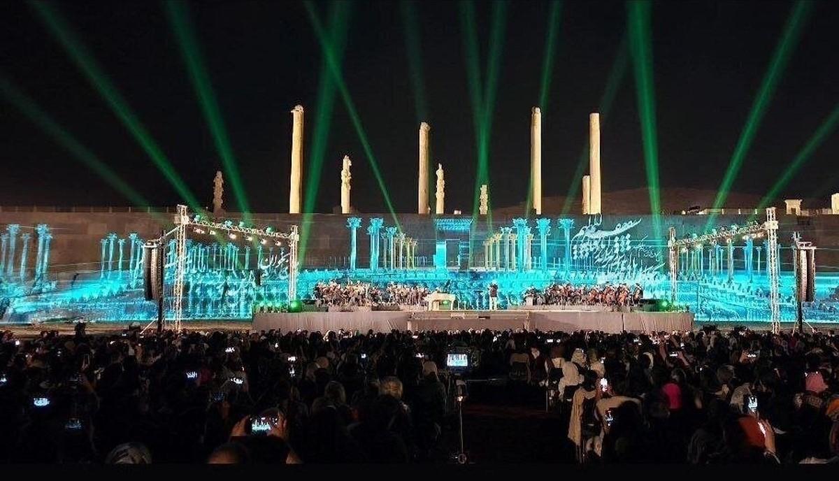 استقبال گسترده از کنسرت علیرضا قربانی در تخت جمشید| اولین تجربه اجرای موسیقی زنده در تخت جمشید