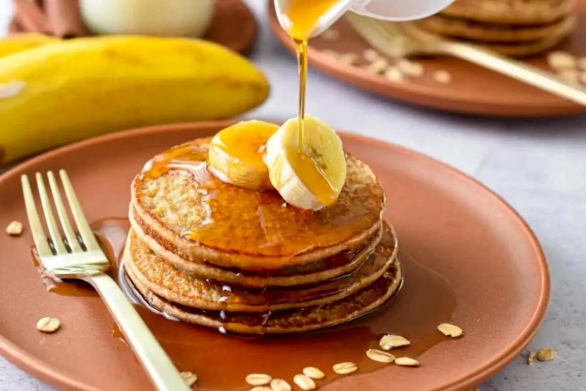 طرز تهیه پنکیک موز و جو دوسر، صبحانه ای سالم و خوشمزه