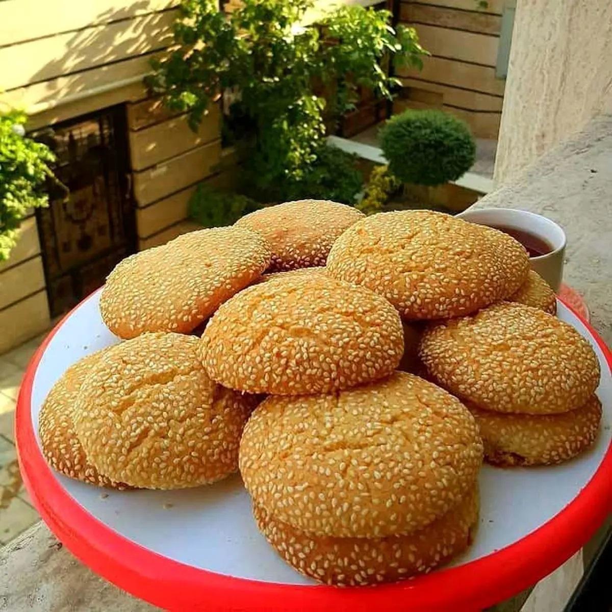 طرز تهیه کلوچه کنجدی؛ دستور پختی که همه را شگفت‌زده می‌کند