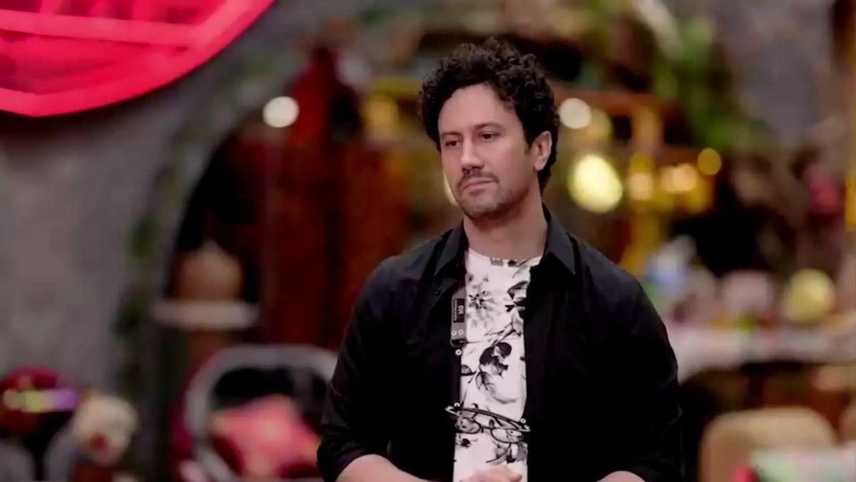 دکوراسیون محشر محل کار شاهرخ استخری؛ طلافروشی با طراحی بی‌نظیر!