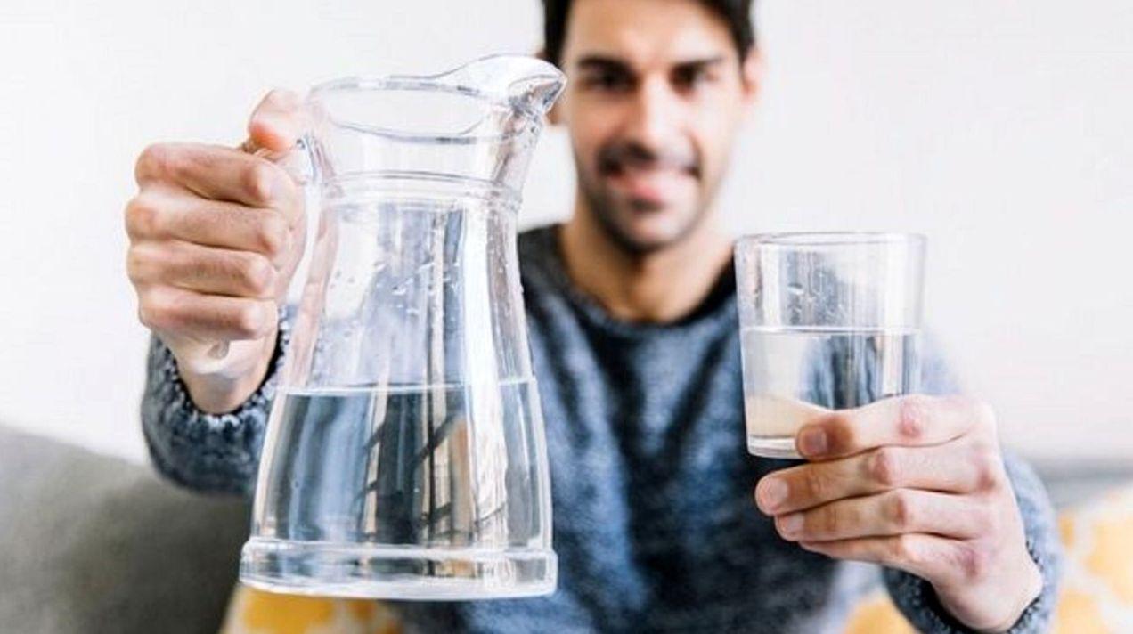 باور غلط درباره نوشیدن 8 لیوان در طول روز | بدن ما روزانه چقدر آب نیاز دارد؟