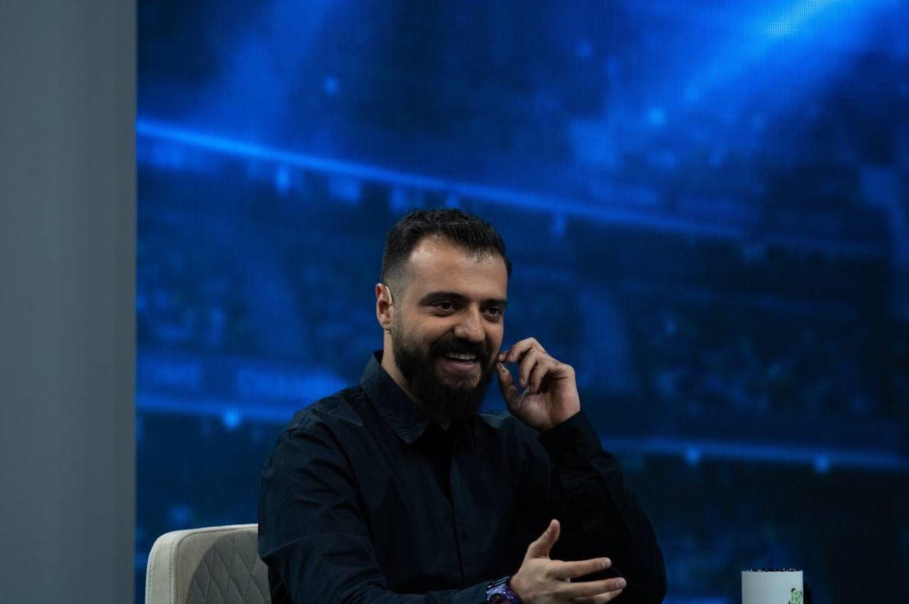 حمله کمدی ابوطالب حسینی به زنوزی: شوخی‌هایی که هیچ کس انتظارش رو نداشت!