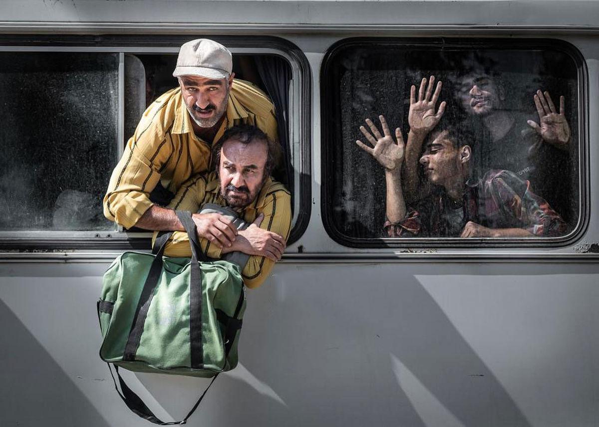 تیپ دهه‌شصتی ژاله صامتی و پژمان جمشیدی در کنار رضا عطاران