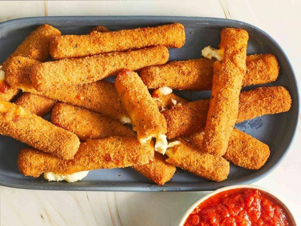 طرز تهیه پنیر سوخاری؛ یک میان‌ وعده خوشمزه برای کودکان و دورهمی ها