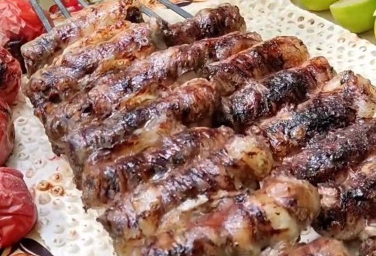 طرز تهیه کباب | این کباب خوشمزه را آقایان یاد بگیرند و با آن در بدهند