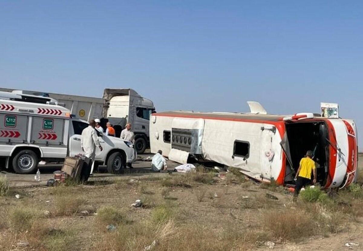 واژگونی مرگبار اتوبوس در جاده کاشان به قم | 22 نفر از مسافران مصدوم شدند