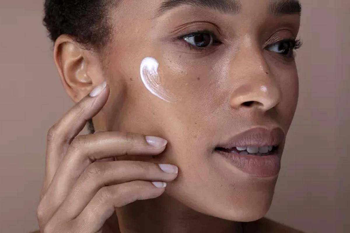 ۷ ترفند عجیب آرایشی در تیکتاک که واقعاً جواب میدهند