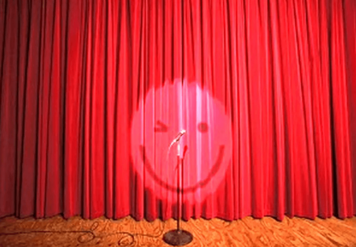 استندآپ کمدی یک پسر نوجوان که حتی حرفه‌ای‌ها رو خندوند!