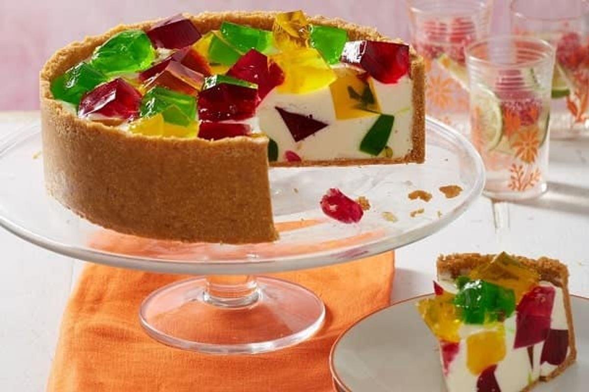 طرز تهیه کیک خرده شیشه | یک کیک خوشمزه و غافلگیر کننده برای مهمانی ها