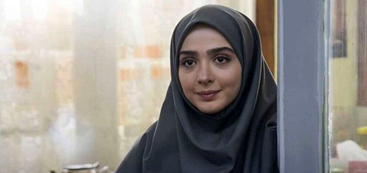 جدیدترین ژست عاشقانه المیرا دهقانی و همسر قدبلند و خوش‌تیپش در مکانی با بافت سنتی و قدیمی