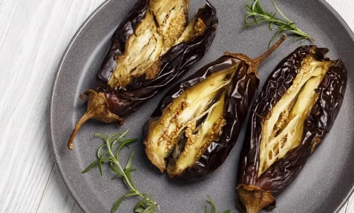 خلاقیت ایرانی با بادمجان در آشپزخانه! چطور خوراک بادمجان رو به شکل گل زیبا درست کنیم؟