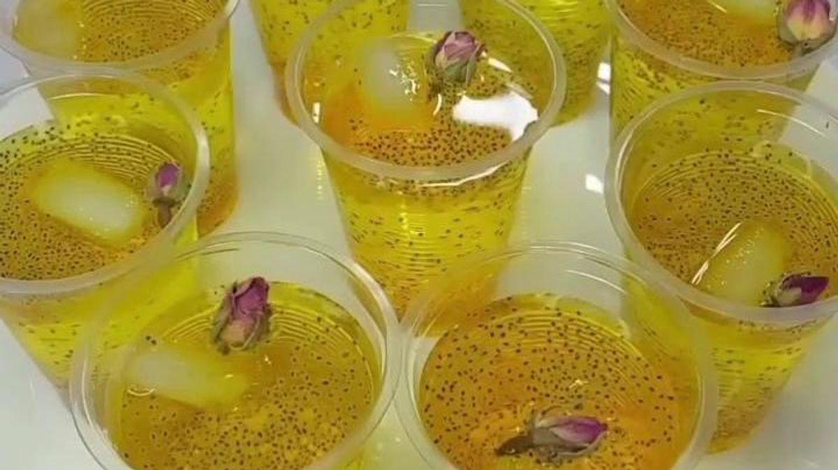 طرز تهیه شربت خوشمزه برای 100 نفر | با تخم شربتی خنک از عزاداران حسینی پذیرایی کن