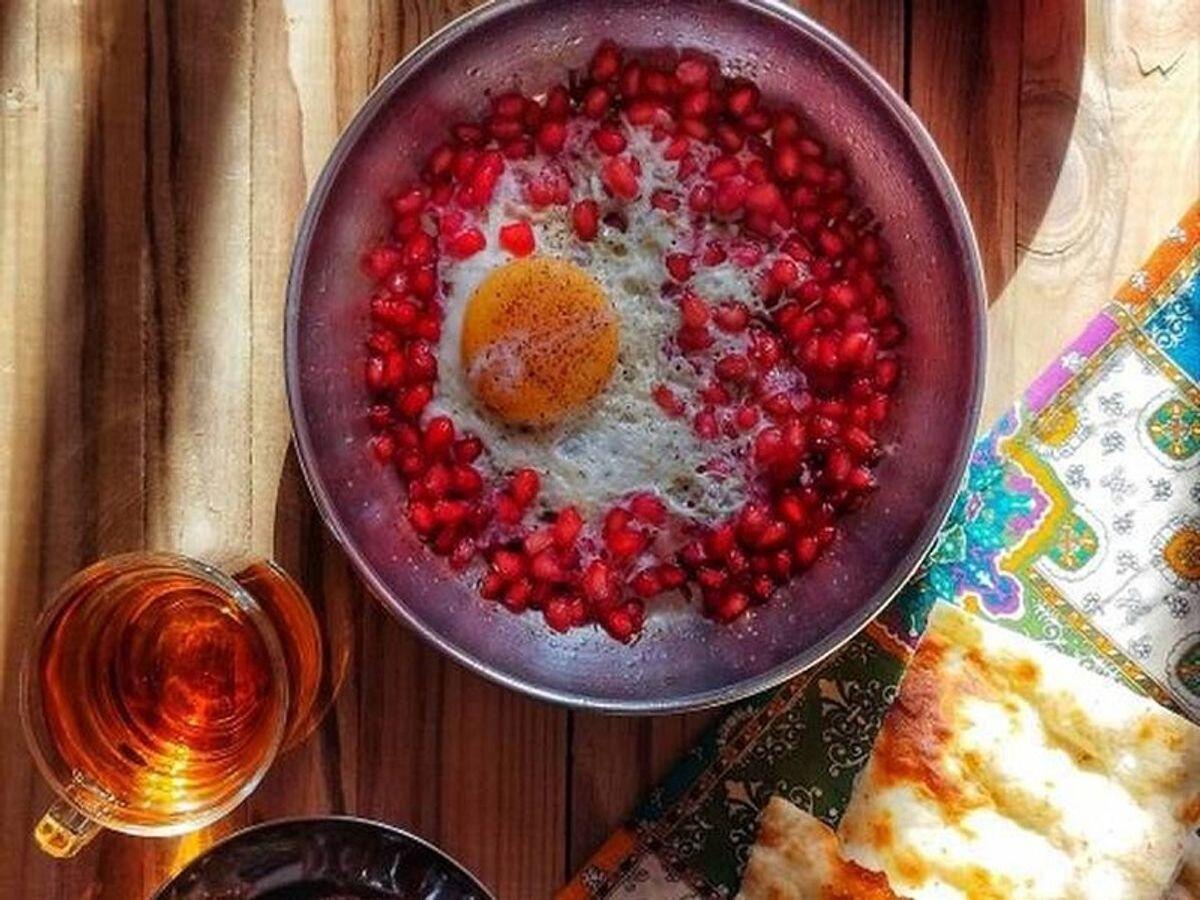 طرز تهیه املت انار | فصل انار رسیده و حالا وقتشه با مرغانه انار شمالی از خودت پذیرایی کنی