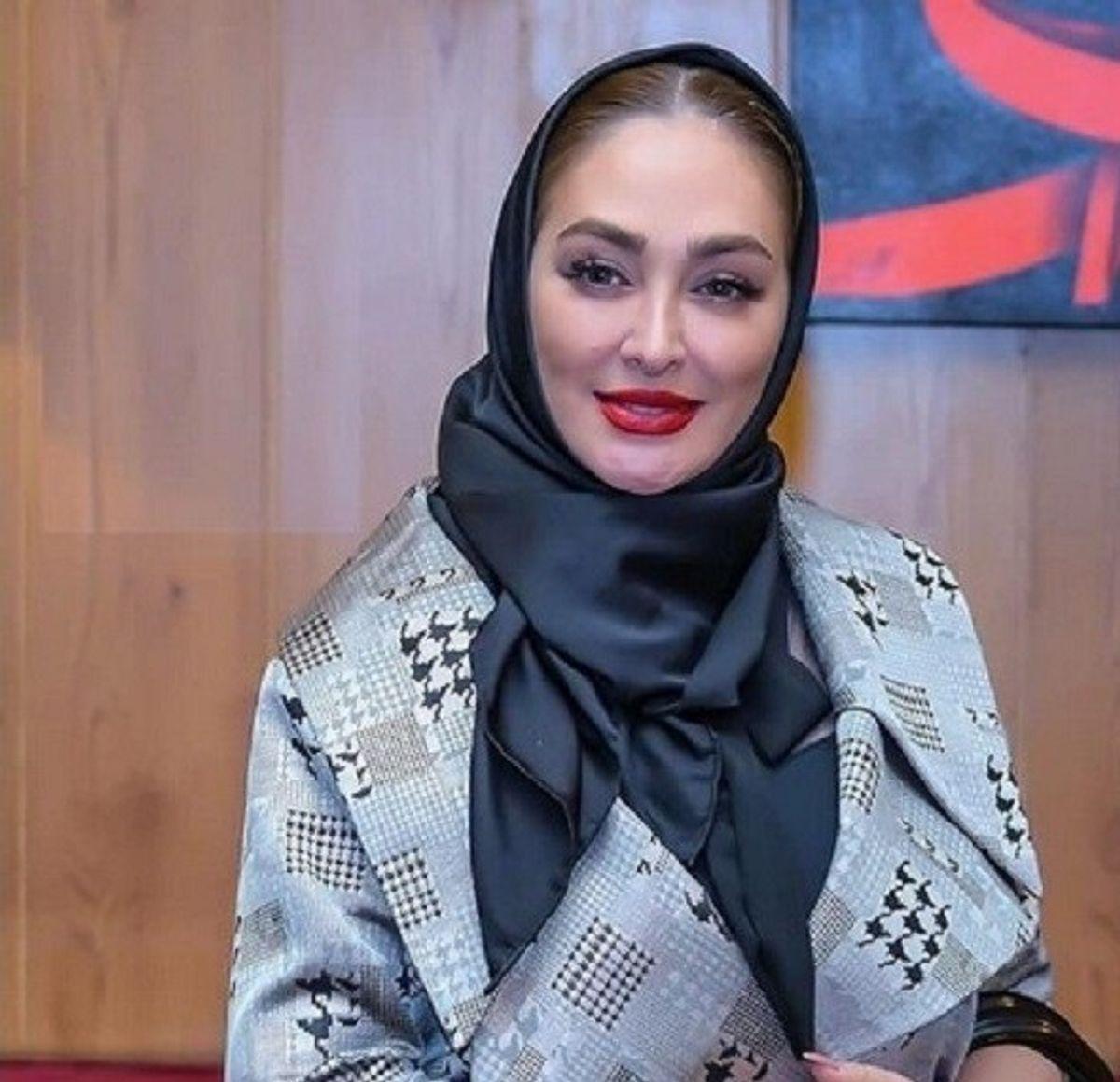 جلوه‌گری اصالت ایرانی در پوشش الهام حمیدی؛ مانتویی به سبک فرش نفیس