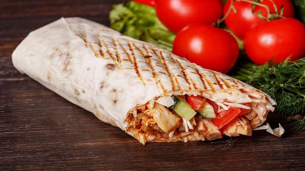 شاورما، پادشاه غذاهای خیابانی خاورمیانه! طرز تهیه آسان و خوشمزه برای عاشقان طعمهای خاص