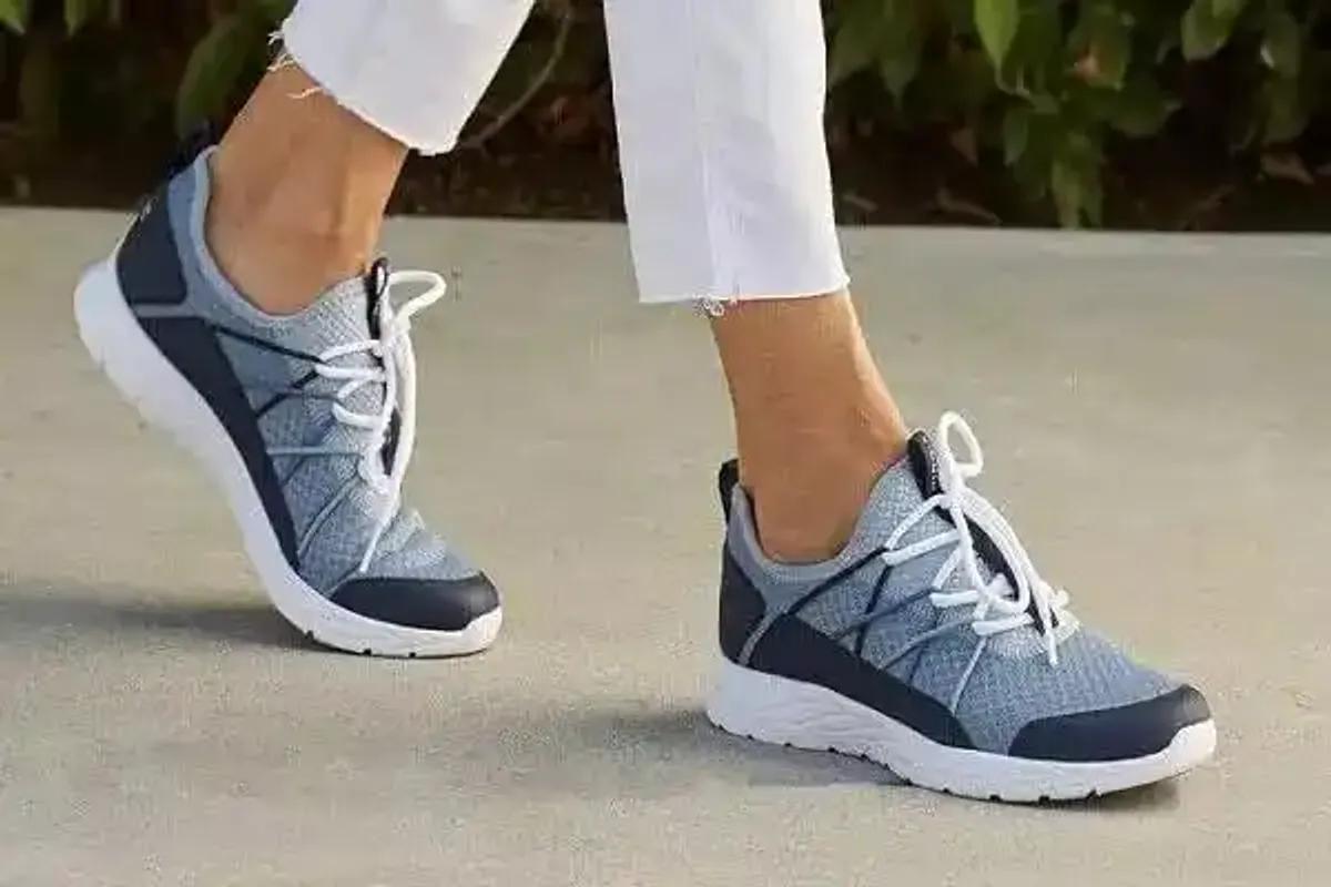 ترکیب راحتی و دوام | بهترین انتخابها برای کفش پیادهروی در سفر و روزمرگی